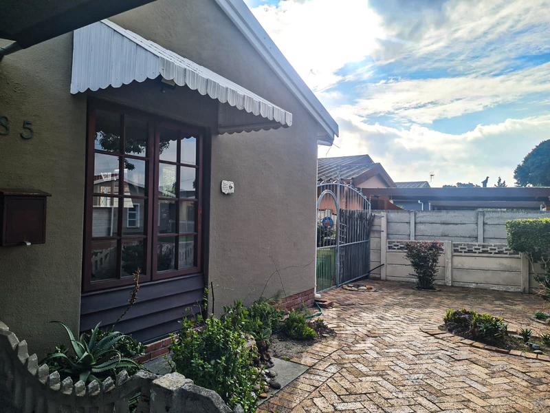 3 Bedroom Property for Sale in Goodwood Central Western Cape